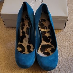 Jessica Simpson pumps